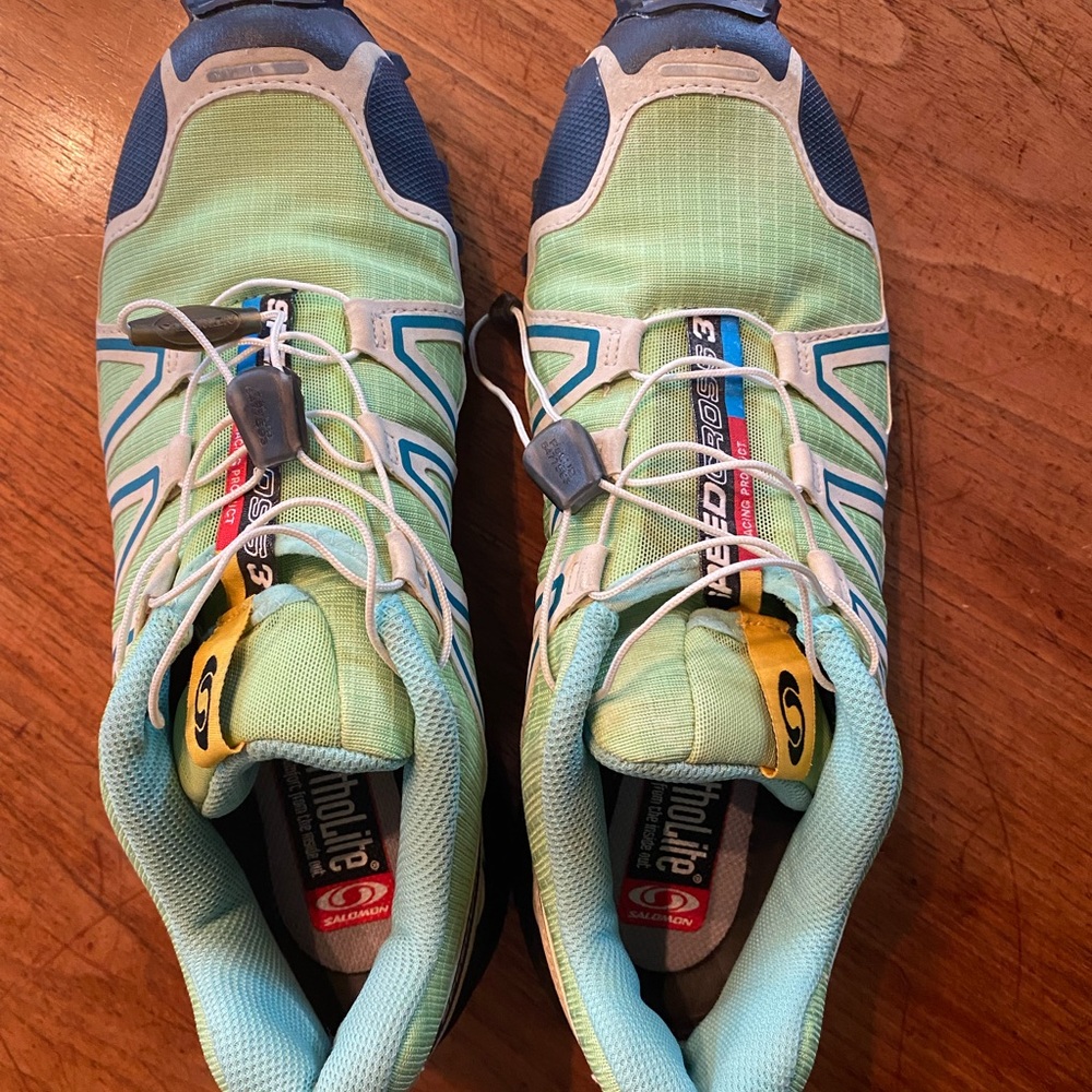 New excellent condition unisex Salomon shoes